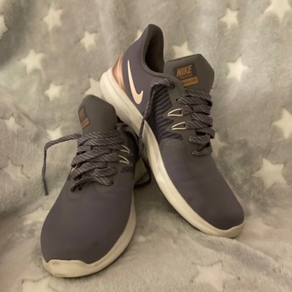 Nike sport shoes size 8 - Picture 1 of 7